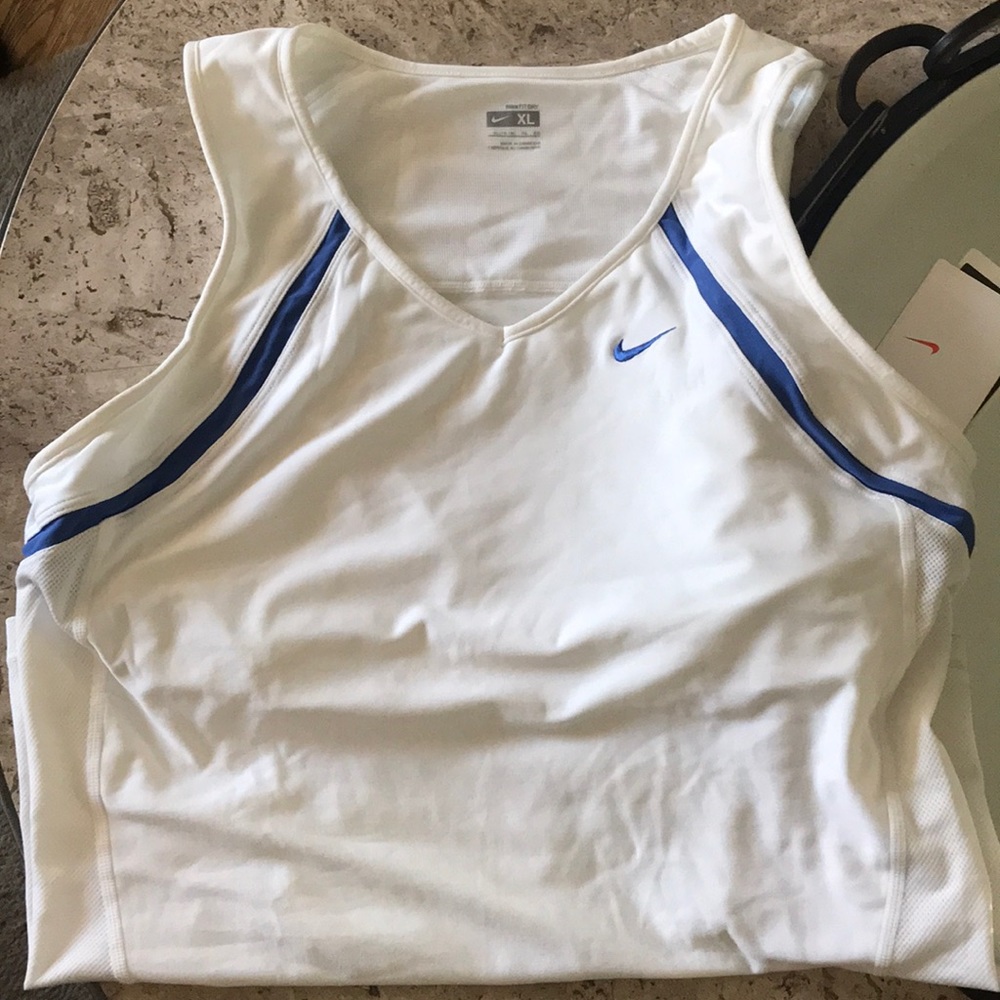 Nike FIT DRY sleeveless tank